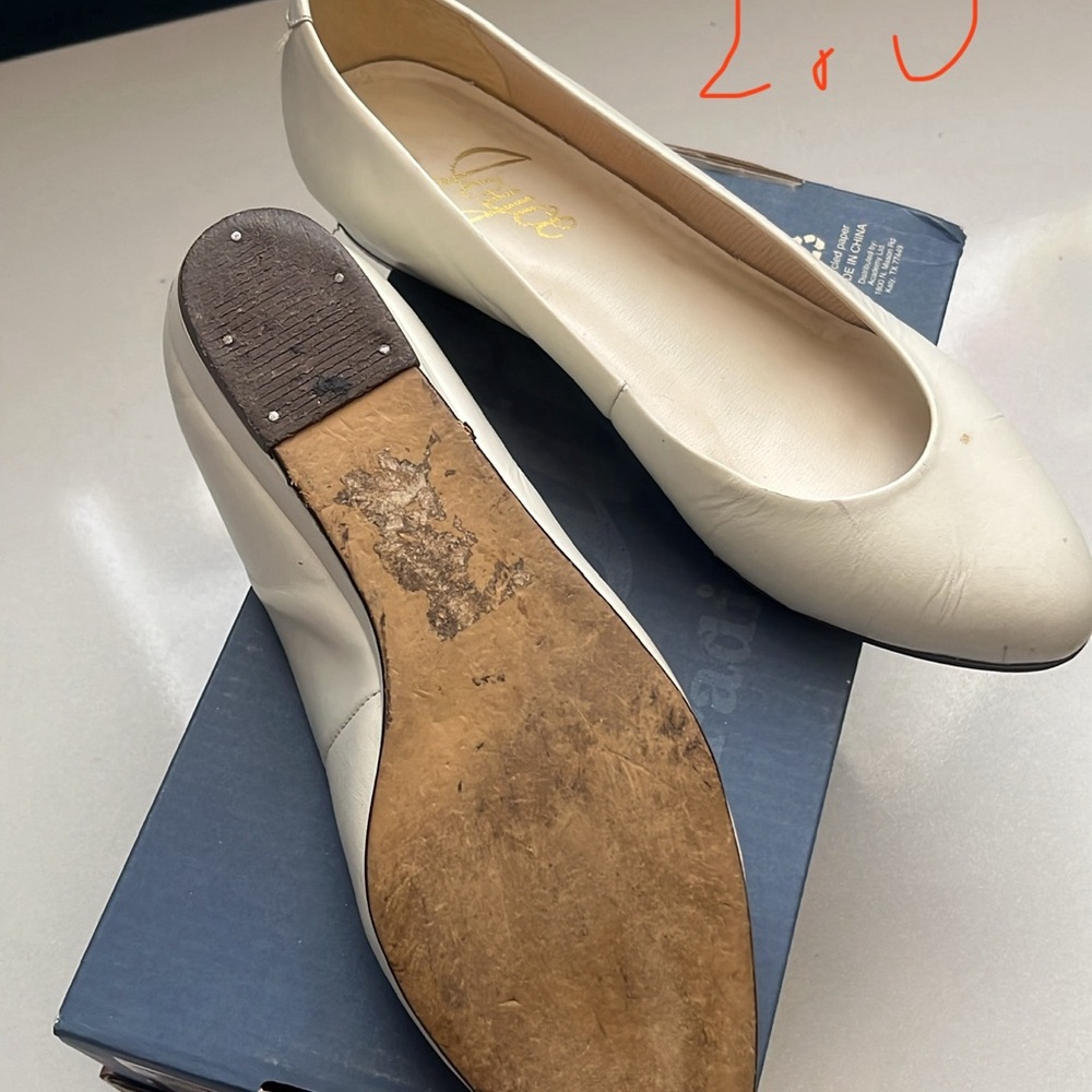 Versatile White Leather Flats for Everyday Wear